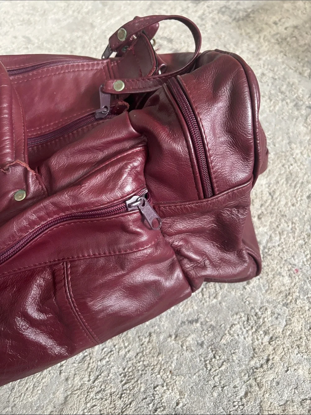 Vintage Men's Leather Duffel Bag in Burgundy - Classic Travel Weekender